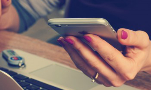 英國(guó)葡萄酒飲用者多愛(ài)好網(wǎng)上購(gòu)酒